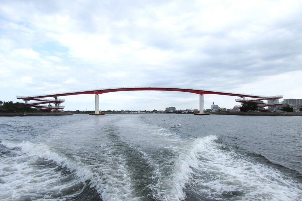 中の島大橋を抜けて