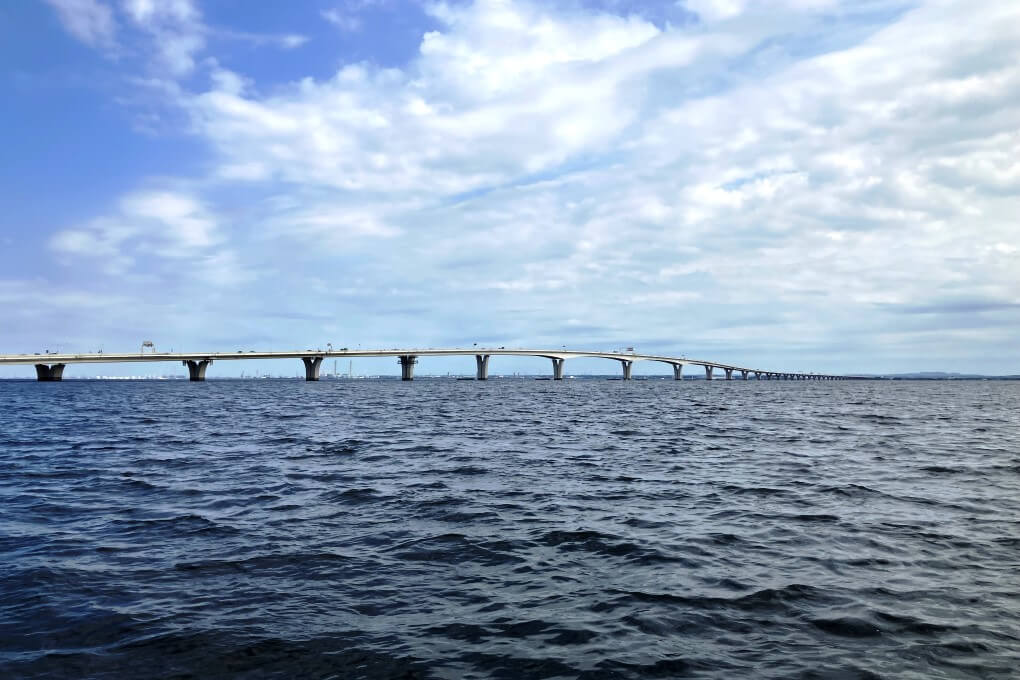 9月27日（土）木更津出航、東京湾・アクアブリッジ沖で代行散骨を行いました。